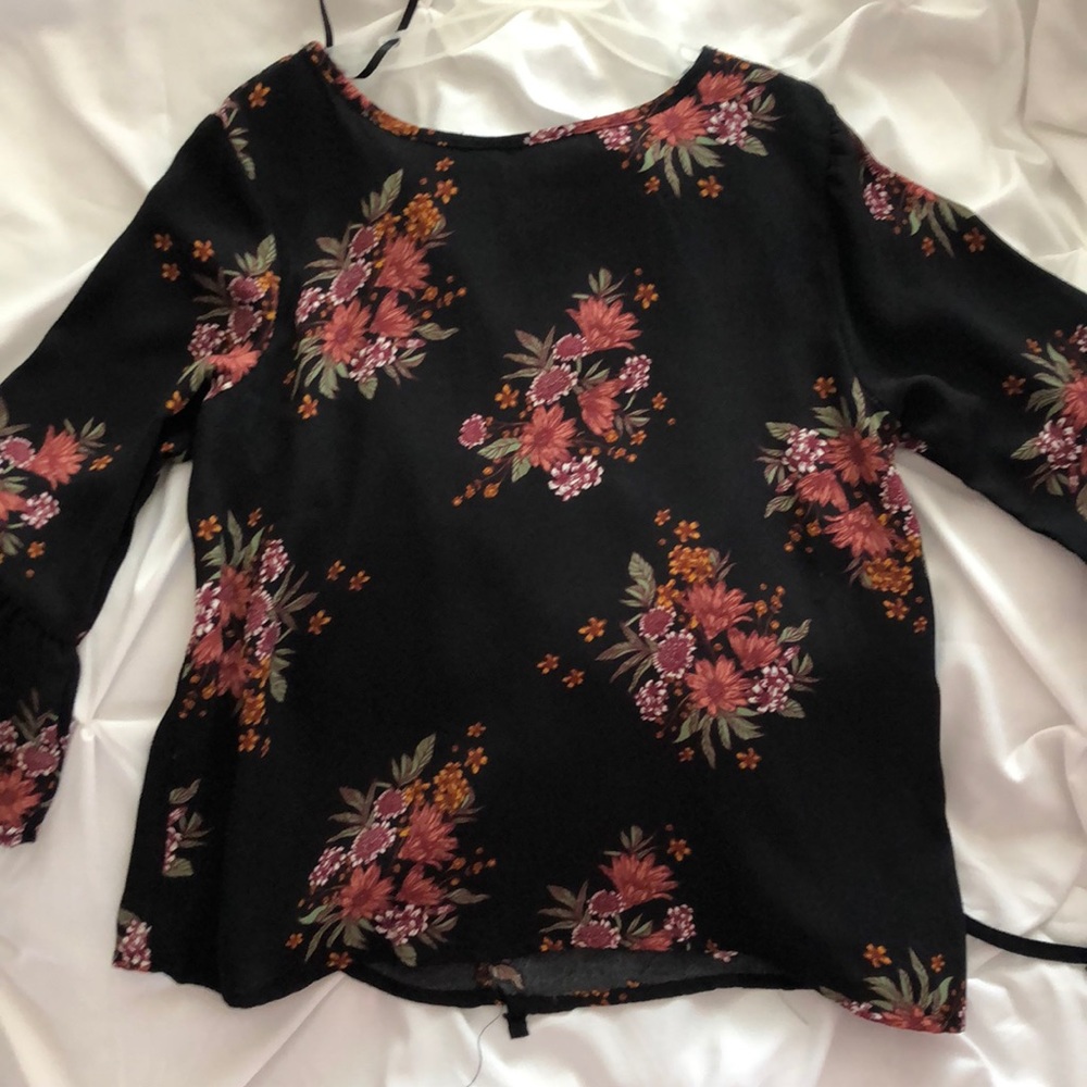 black floral bell sleeved blouse